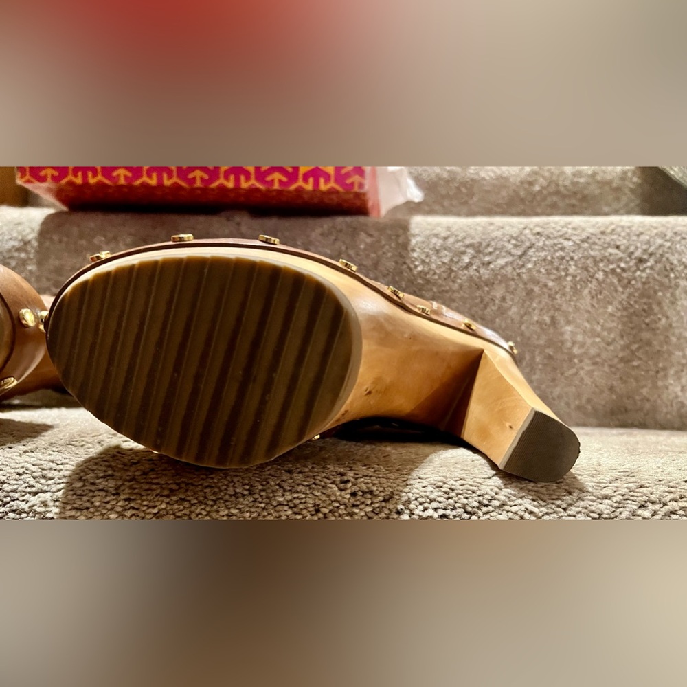Tory Burch ROYAL TAN 273 size: 8.5  $395 Retail. USED - Picture 3 of 6